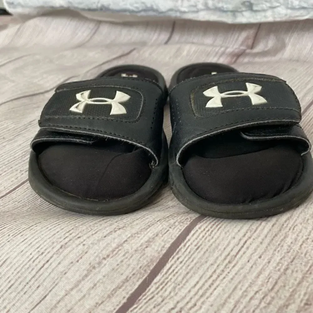 Under Armour toddler sz 12 black 4D foam comfort slides w/adjustable top strap